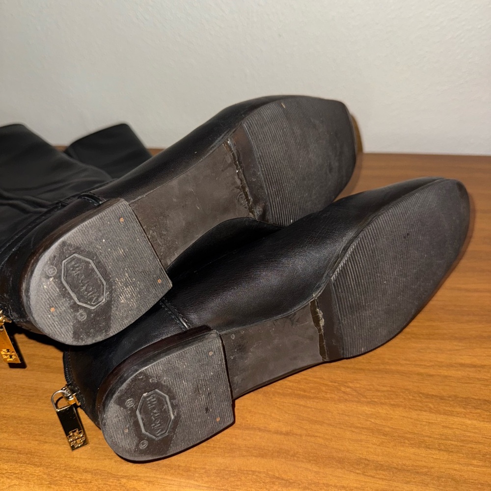 Tory Burch | Black Leather Boots with Monogram Lining - Picture 9 of 9